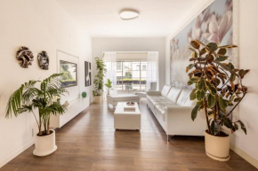 The Heart of Tel Aviv Elegant Home by Sea N Rent
